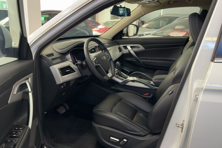 Used Geely Auto Emgrand X7 Sport 2018 1.8TD Automatic Two-Wheel Drive Smart Connect 4G Internet Edition Interior 2