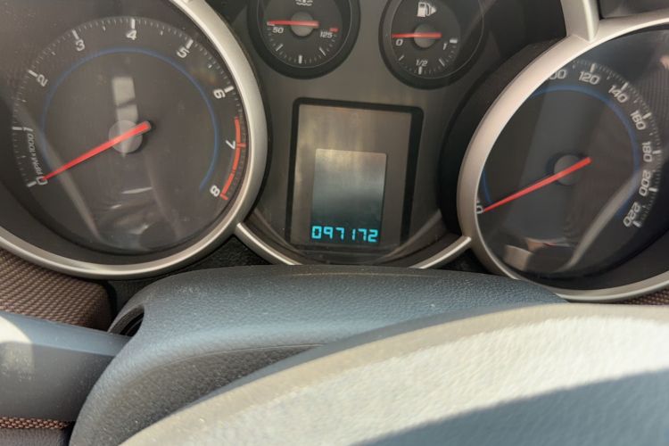 Used Chevrolet Cruze 2015 Hatchback 1.6L Automatic Comfort Edition
