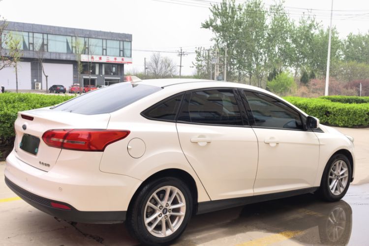 Used Ford Focus 2018 Sedan Classic 1.6L Automatic Trendy SmartDrive Edition Exterior 5