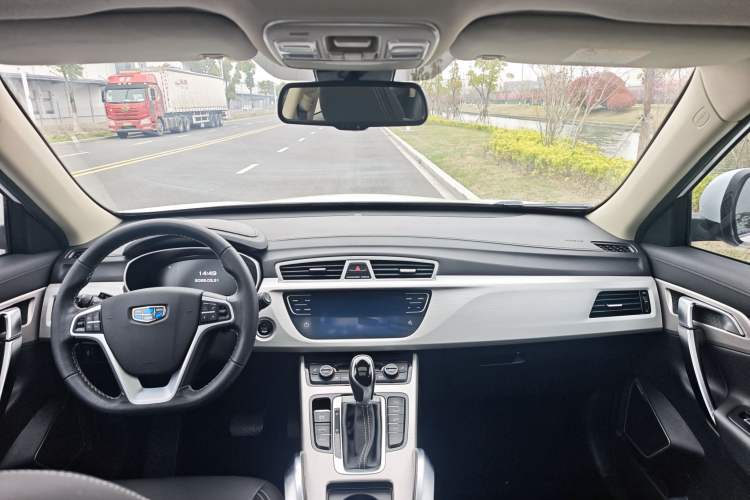 Used Geely Auto Emgrand X7 Sport 2018 1.8TD Automatic Two-Wheel Drive Smart 4G Connected Version Interior 3