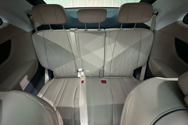 Used XPeng X9 2025 740 Ultra-Long Range Max Interior 3