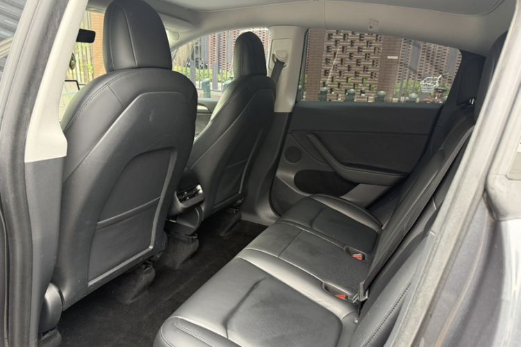 Used Tesla Model Y 2021 Long-Range All-Wheel-Drive Version
