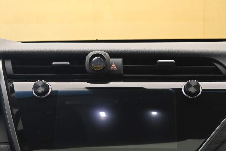 Used Toyota Camry 2019 Dual-Engine 2.5 HG Luxury Edition China VI Standard
