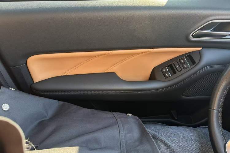 Used Great Wall Poer 2023 2.0T Passenger Version Automatic Diesel 4x4 Sporty GW4D20M
