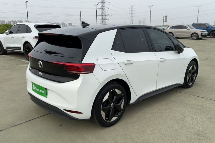 Used Volkswagen ID.3 2025 Revised Version Smart Edition Outstanding Grade Rear Right 45 Deg