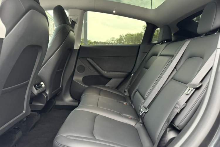 Used Tesla Model Y 2024 Rear-Wheel-Drive Version Interior 4