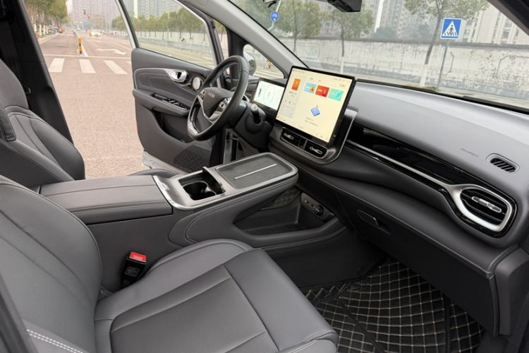 Used AION V 2024 Plus 70 Star Edition Lithium Iron Phosphate Interior 10