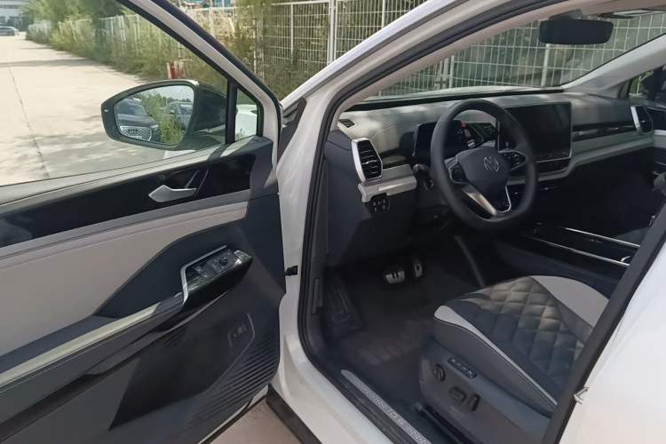 Used Volkswagen ID.6 CROZZ 2022 Long-Range PRO Edition Interior 1