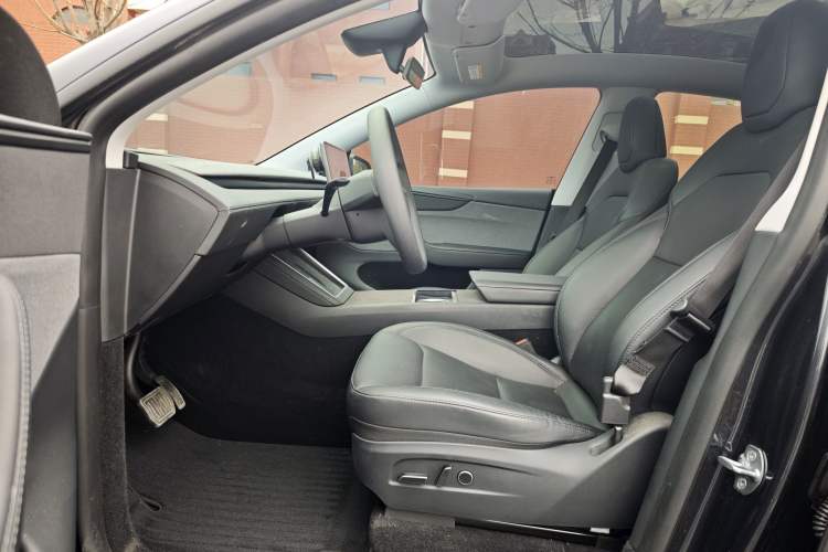 Used Tesla Model Y 2025 Rear-Wheel-Drive Version