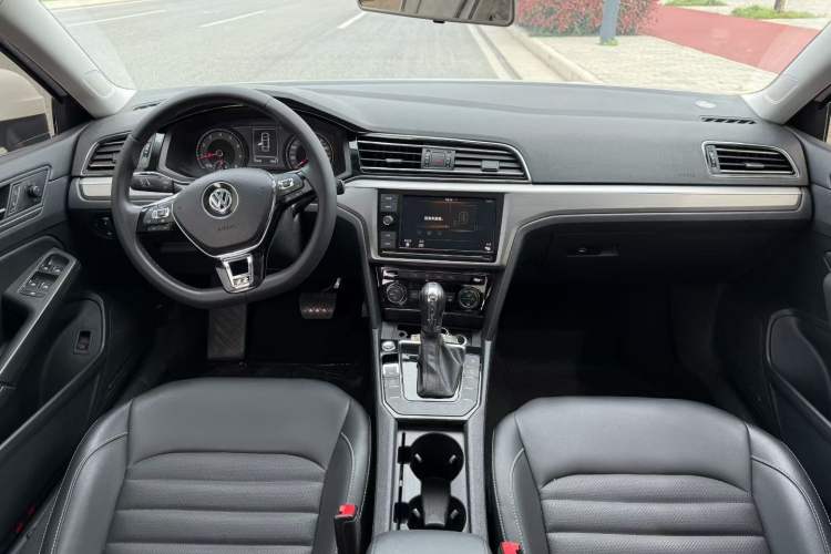 Used Volkswagen Lamando 2019 280TSI DSG Comfort Edition China VI standard Interior 1