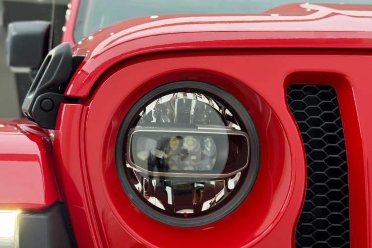 Used Jeep Wrangler 2019 2.0T Sahara Four-Door Version China VI Emission Standard