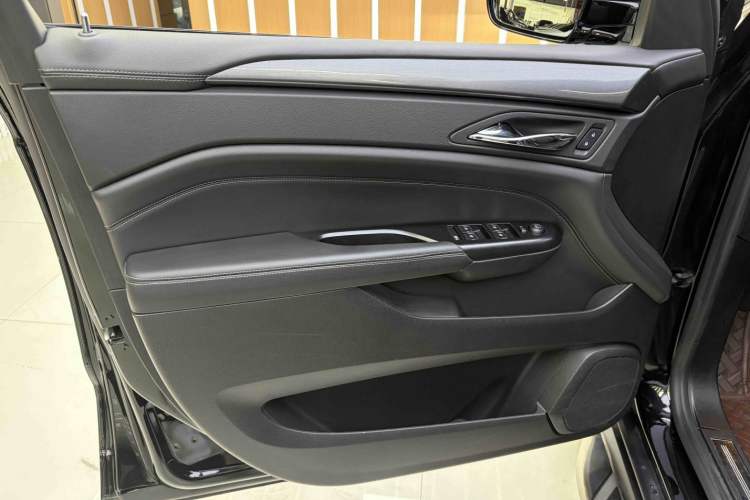 Used Cadillac SRX 2015 3.0L Comfort Version
