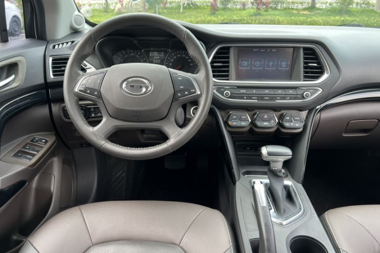 Used GAC Trumpchi GS4 2015 200T G-DCT Luxury Edition Interior 4