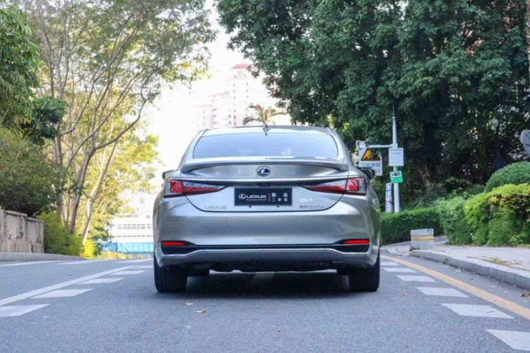 Used Lexus ES 2021 300h Executive Edition
