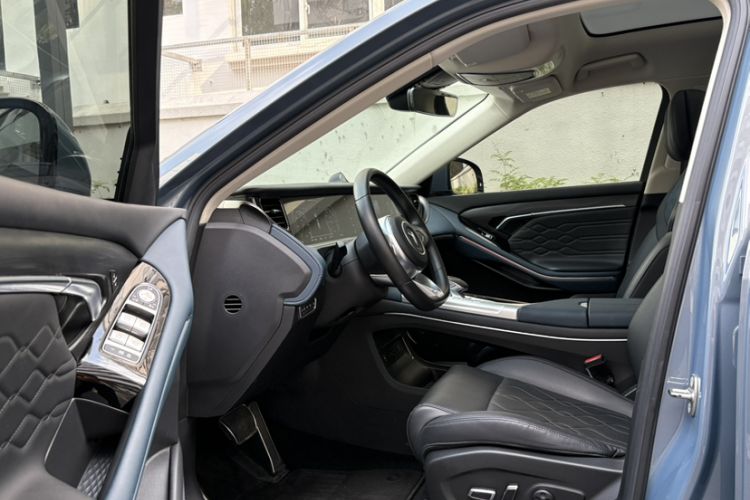 Used VOYAH FREE 2021 Four-Wheel Drive Standard Range-Extended Exclusive Luxury Package Interior 3