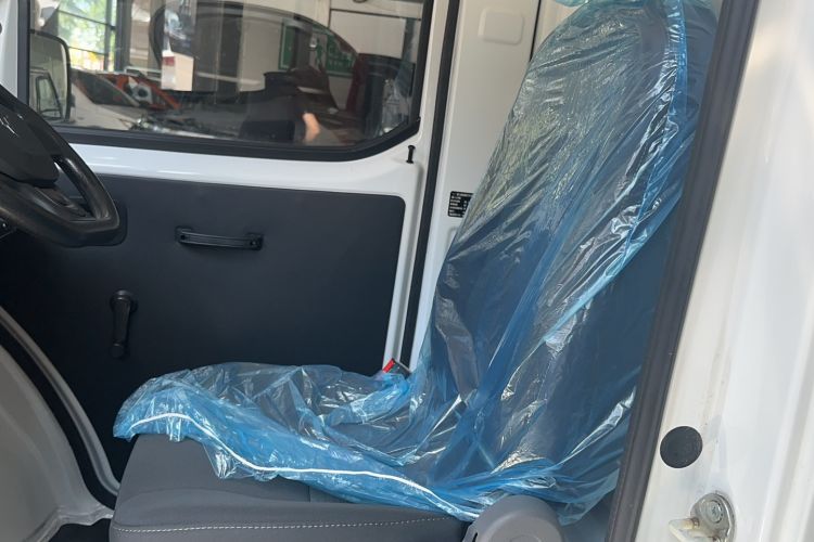 Used Neomor D02 2023 120km Van Standard Version