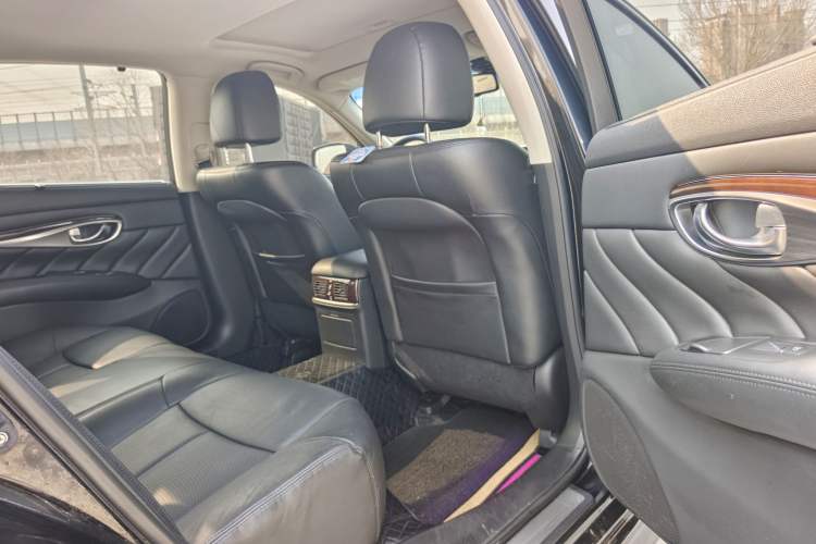 Used Infiniti Q70 2013 Q70L 2.5L Elegance Edition Interior 3