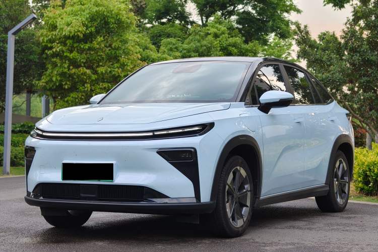 Used Livan 7 2023 450 km – Chasing Clouds