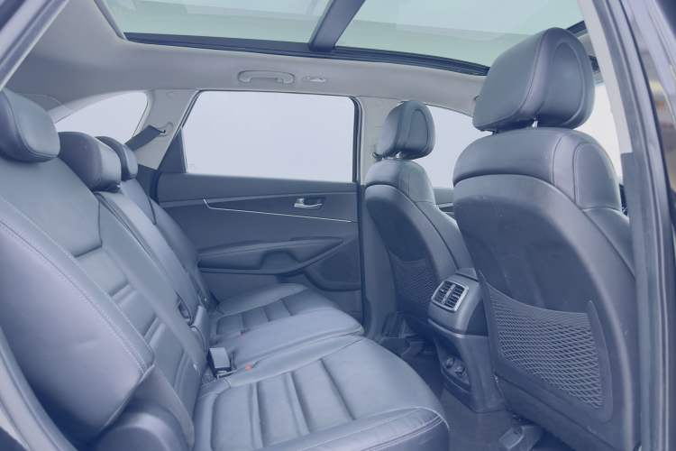 Used Kia Sorento 2016 Sorento L 2.4L Gasoline 4WD Custom Edition 7 Seats Emission Standard China V
