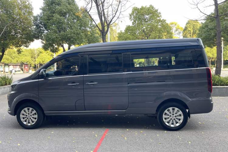 Used Jinbei Gold Hiace 2023 1.5L Passenger Vehicle Engineering Lion 9 Seats