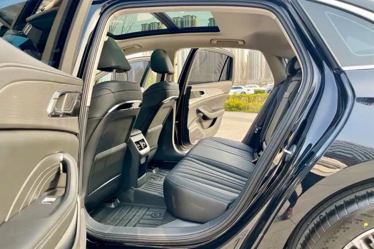 Used Hongqi H5 2024 1.5T DCT Smart Connect Flagship Edition Interior 4