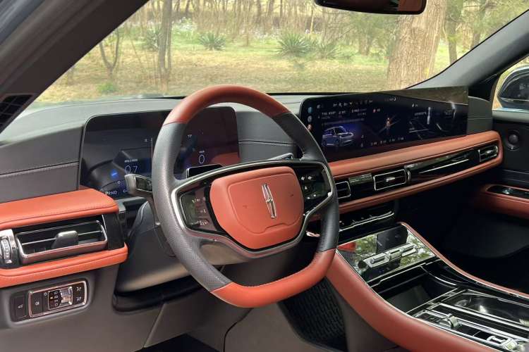 Used Lincoln Aviator 2024 3.0T V6 All-Wheel-Drive Luxury Edition Six Seats Interior 2