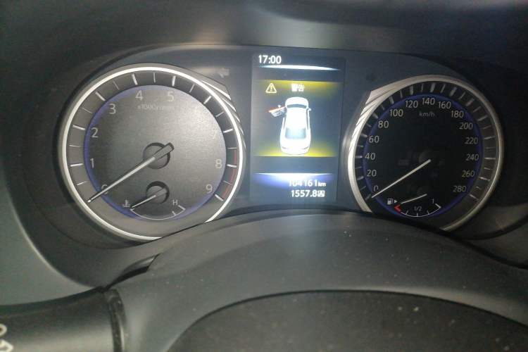 Used Infiniti Q50 2014 3.7L Luxury Edition Odometer Close Up