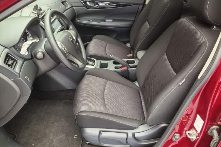 Used Nissan Tiida 2016 1.6L CVT Cool Dynamic Edition Exterior 7