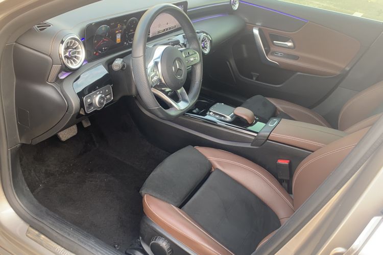 Used Mercedes-Benz A-Class 2022 Second Facelift A 200 L Sport Sedan Fashion Version
