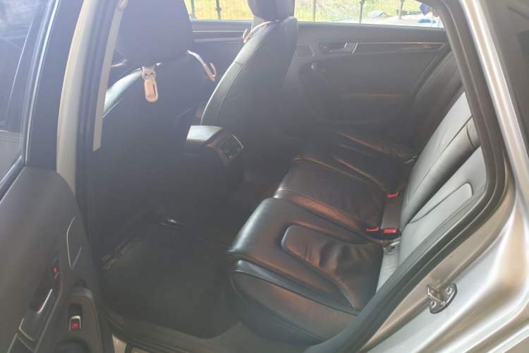 Used Audi A4L 2015 35 TFSI Automatic Comfort Model Interior 1