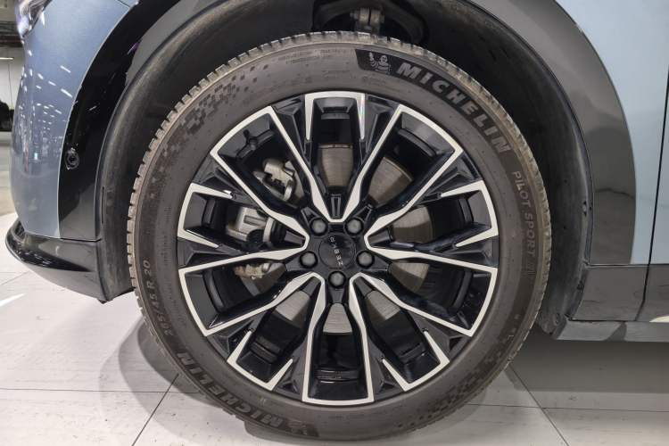 Used Zeekr 7X 2025 100 kWh Long-Range Rear-Wheel Drive with Intelligent Driving Features
