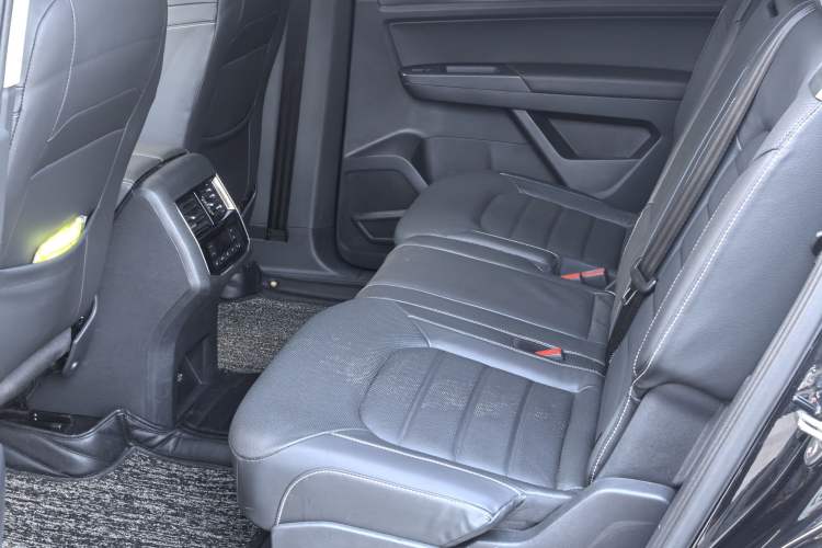 Used Volkswagen Teramont 2019 330TSI Two-Wheel-Drive Luxury Edition China VI Standard Interior 3