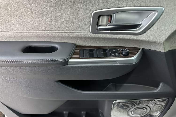 Used Toyota SIENNA 2024 2.5L Hybrid Comfort Edition Interior 9