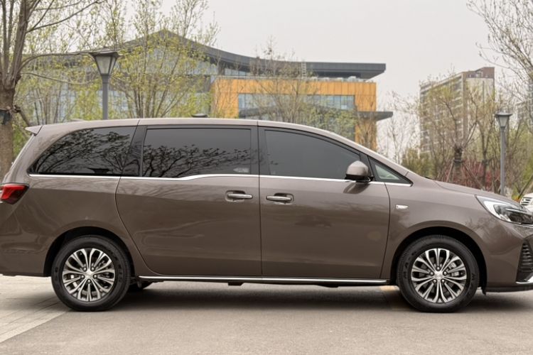 Used Buick GL8 2023 Facelifted Land Cruiser Executive Luxury Version