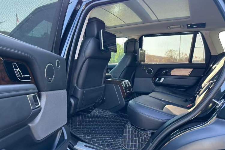 Used Land Rover Range Rover 2022 3.0 L6 400 PS Classic Extended Version