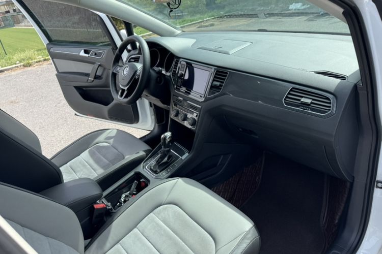 Used Volkswagen Golf Sportsvan 2019 280TSI Automatic Voyage Model China V Standard
