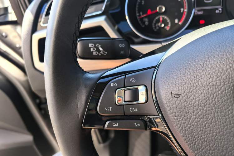 Used Volkswagen Touran 2018 Volkswagen Touran L 280TSI DSG Boundary Edition 7 Seats China VI Standard Interior 1