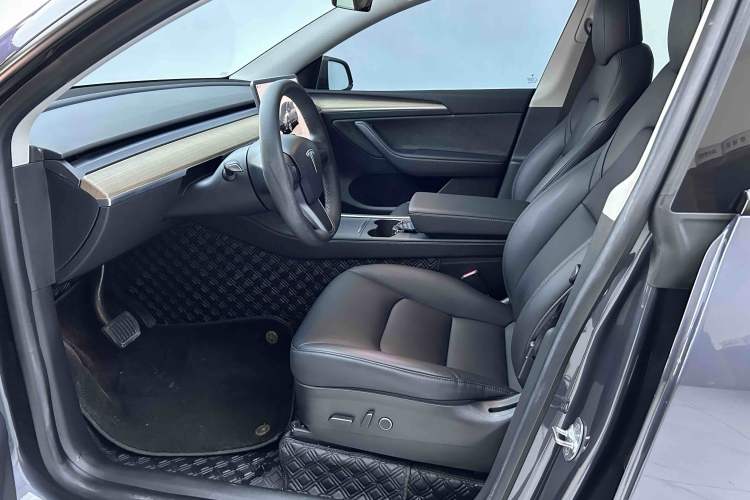 Used Tesla Model Y 2022 Rear-Wheel-Drive Version