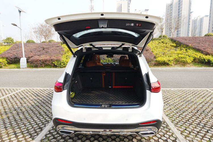 Used Mercedes-Benz GLC 2023 GLC 260 L 4MATIC Luxury Model 5 Seats
