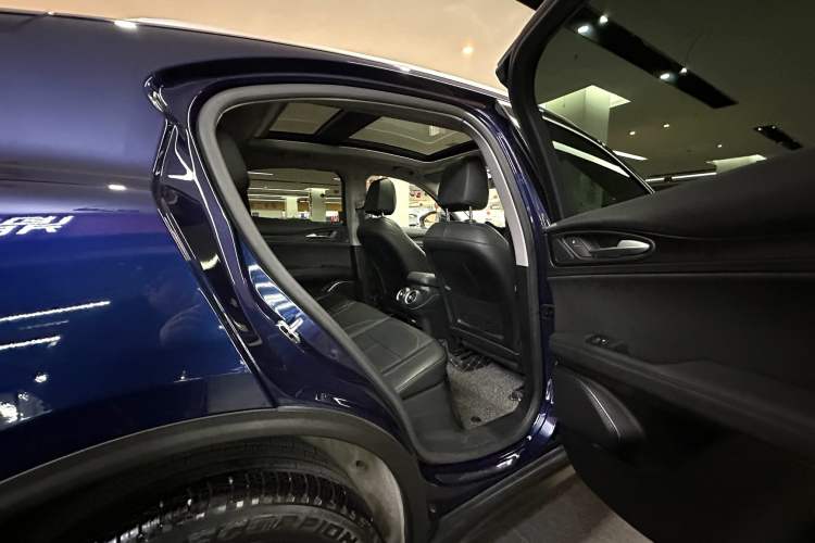 Used Alfa Romeo Stelvio 2017 2.0T 200HP Luxury Edition