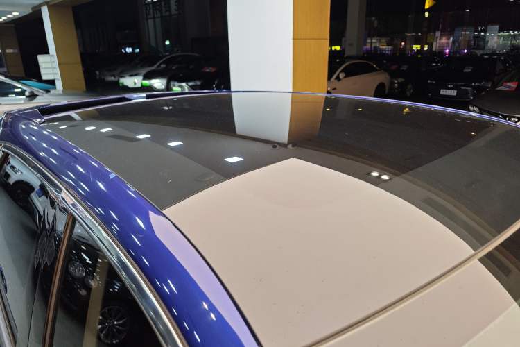 Used Venucia V 2021 260T Idol Edition Roof