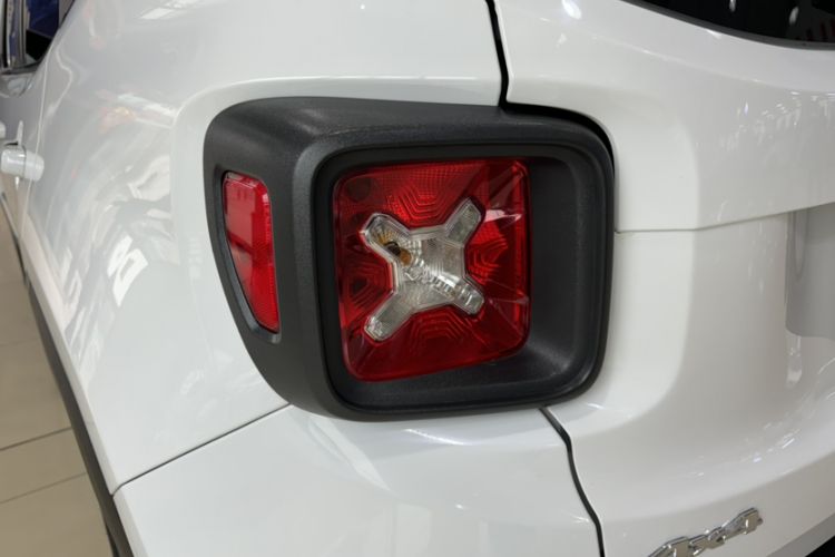 Used Jeep Renegade 2018 Connected Large Screen Version 180TS Automatic Kinetic Edition+ Exterior 3