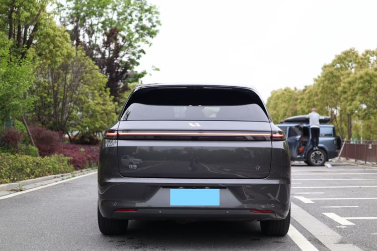 Used Li Auto L7 2023 Pro Model Exterior 4