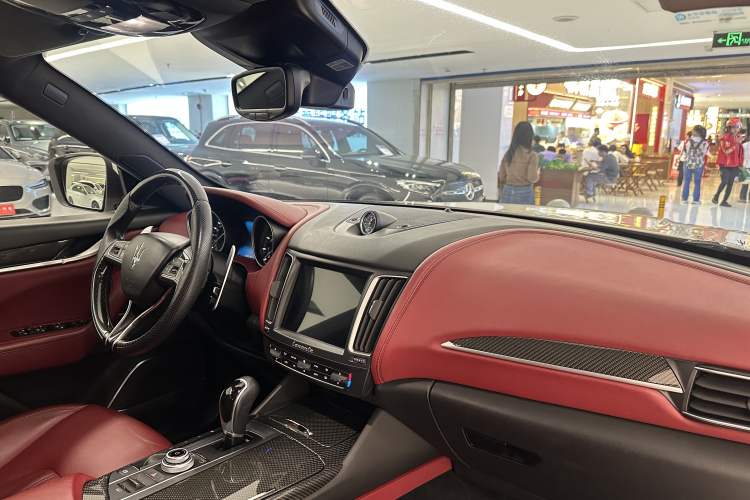 Used Maserati Levante 2016 3.0T Standard Edition Interior 11