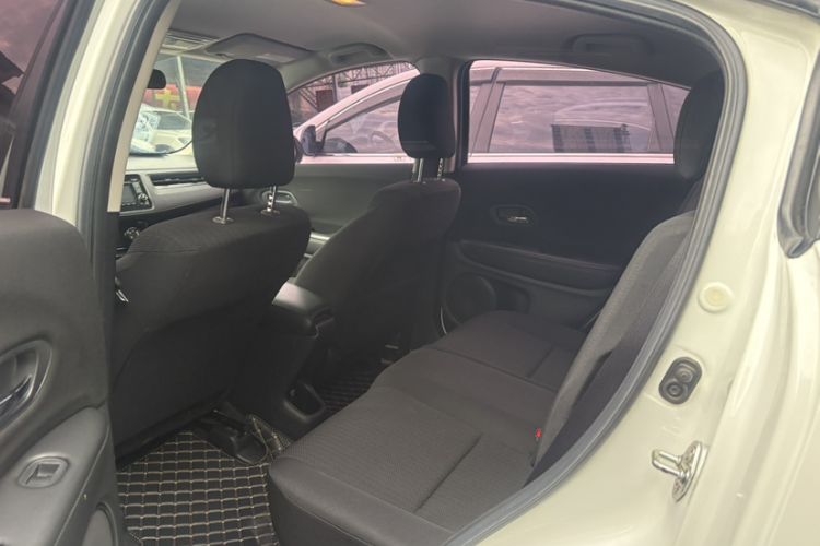 Used Honda Vezel 2015 1.5L manual two-wheel drive Comfort trim level
