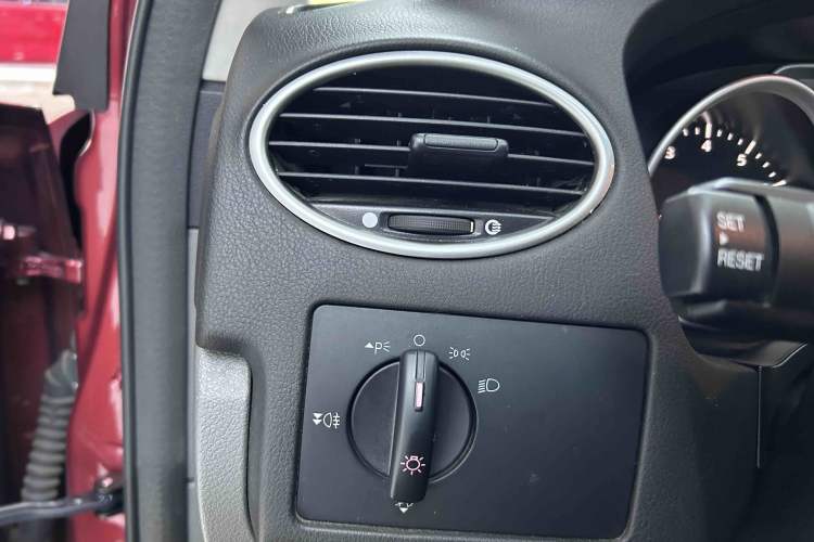 Used Ford Focus 2013 Hatchback Classic 1.8L Automatic Base Model Interior 6