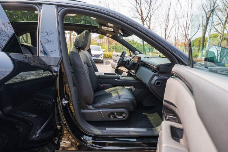 Used Zeekr 7X 2025 100 kWh Long-Range Rear-Wheel Drive with Intelligent Driving Features