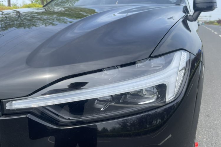 Used Volvo XC60 2025 B5 Four-Wheel Drive Smart & Advanced Luxury Edition Exterior 4