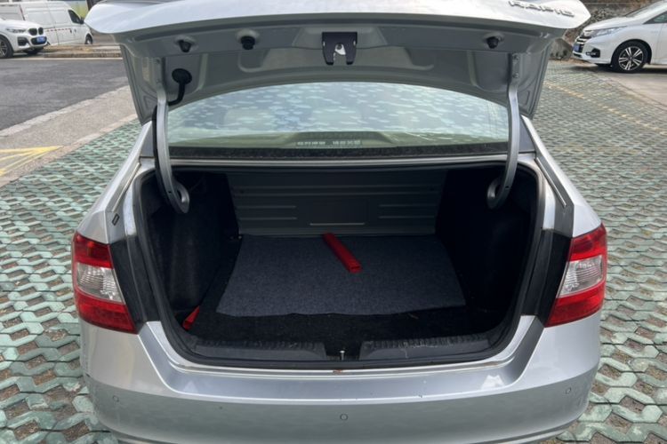 Used Skoda Rapid 2015 1.6L Manual Smart Selection Model