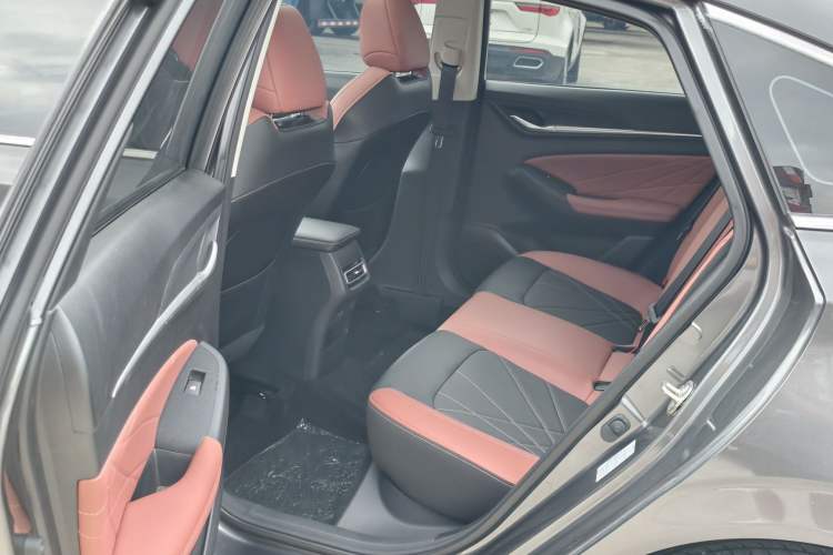 Used CHANGAN Eado 2022 PLUS Blue Whale NE 1.4T GDI DCT Prestige Edition Interior 4